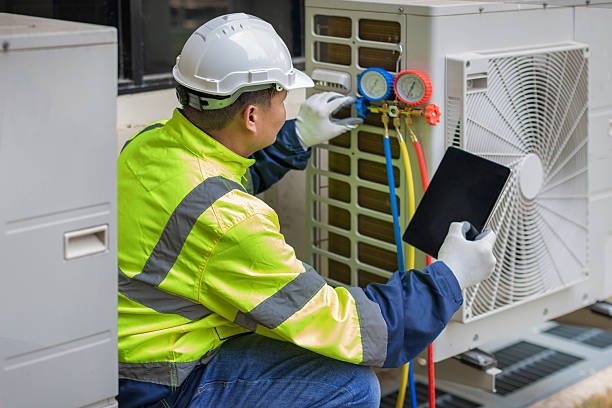 Professional Hvac Installation technician working in Helm, CA